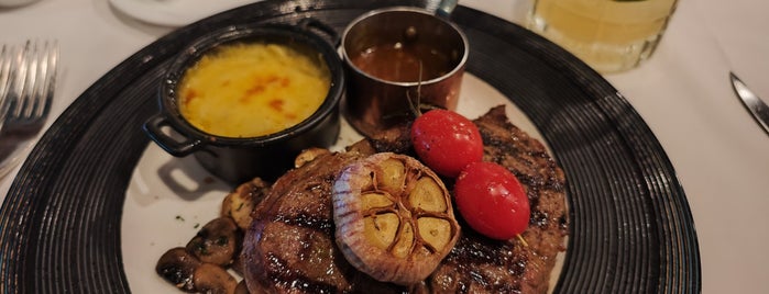 Jacksons Steakhouse is one of ハノイガイド 全料理店.