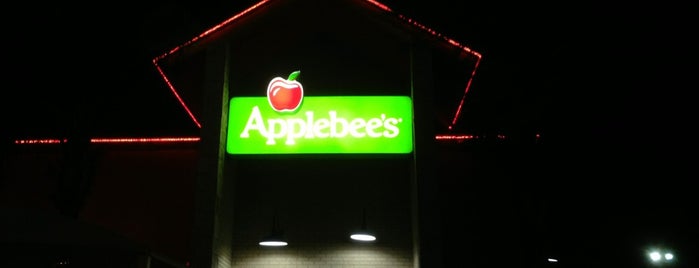 Applebee's is one of Orte, die Leonel gefallen.