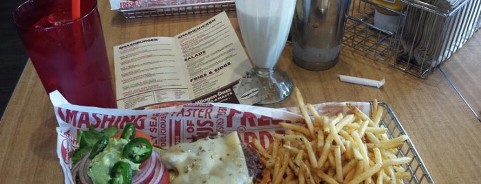 Smashburger is one of Stacey’s Liked Places.
