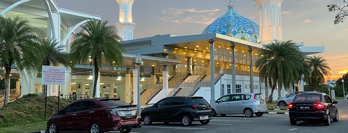 Masjid Al-Bukhari Senai is one of Masjid & Surau, MY #4.
