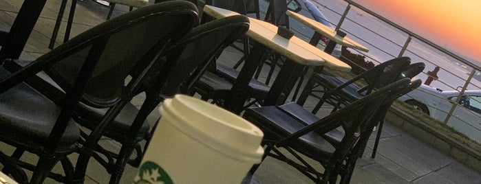 Starbucks is one of Orte, die Sonay gefallen.