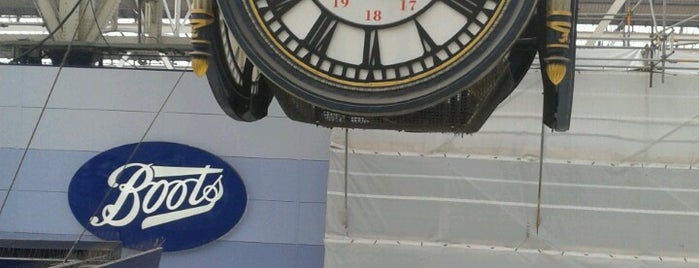 Ж/д станция «Лондон-Ватерлоо» (WAT) is one of Must go when you are in London.