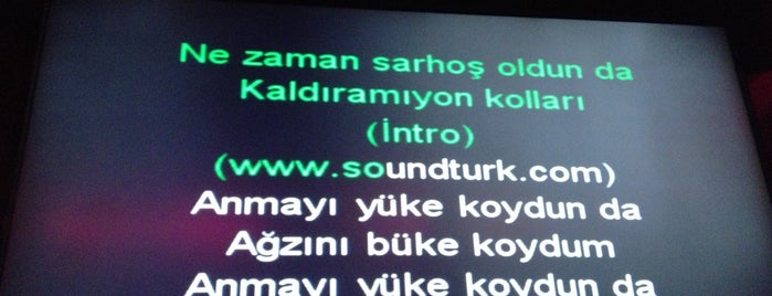 Warm Up Karaoke is one of Lugares favoritos de Hüseyin.