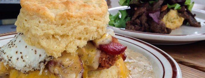 Pine State Biscuits is one of Locais curtidos por Jenny.
