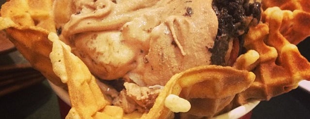 Cold Stone Creamery is one of Debさんのお気に入りスポット.
