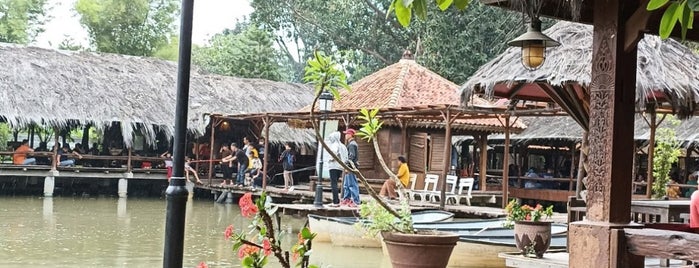 Saung Talaga is one of Wisata Indonesia.