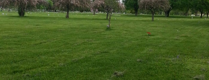 Forest Cemetery is one of สถานที่ที่ Seth ถูกใจ.