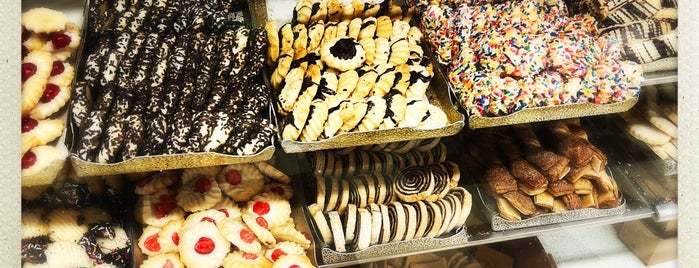 Moishe's Bakery is one of Baker’s Dozen - New York Venues.