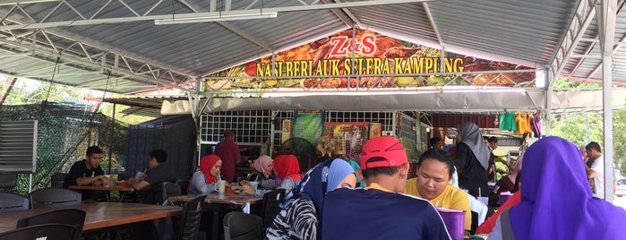 Z&S Nasi Berlauk Selera Kampung is one of Worth Trying in Terengganu.