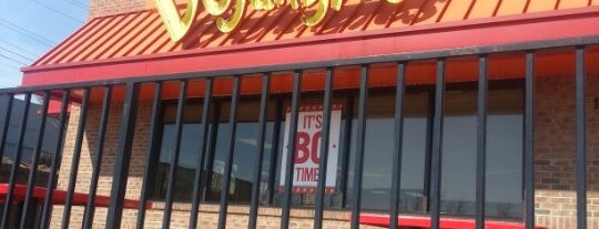 Bojangles' Famous Chicken 'n Biscuits is one of สถานที่ที่ Jeremy ถูกใจ.