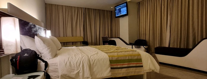 Sensa Hotel is one of Tempat yang Disukai RizaL.