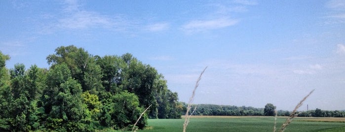 Levee Recreation Trailhead is one of Trails in metro St, Louis Area.