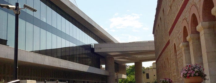 Acropolis Museum is one of สถานที่ที่ Theodosia ถูกใจ.