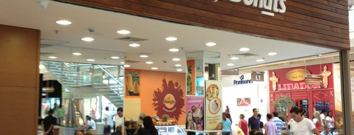 Café Donuts is one of Locais curtidos por Fábia.