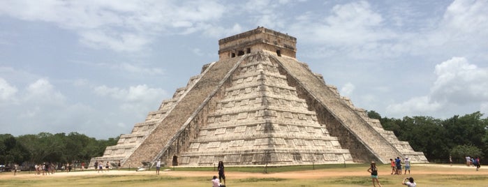 Zona Arqueológica de Chichén Itzá is one of Places to go before you die.