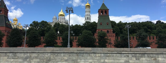 First Nameless (Bezymyannaya) Tower is one of Кремль.