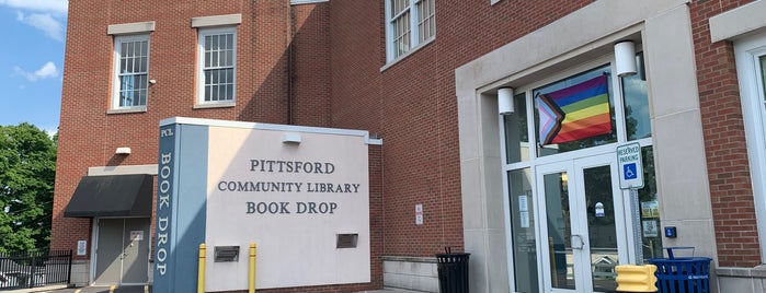 Pittsford Community Library is one of MSZWNY 님이 좋아한 장소.