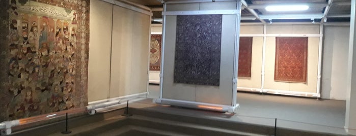 Carpet Museum of Iran | موزه فرش ایران is one of Tehran Attractions.