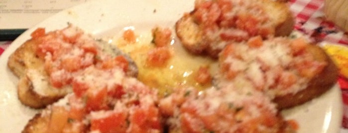 Salvatore's Italian Restaurant & Pizza is one of Locais curtidos por Olivia.