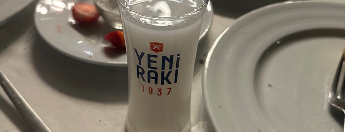 Münir'in Yeri Balık Lokantası is one of Lieux qui ont plu à Buğra.