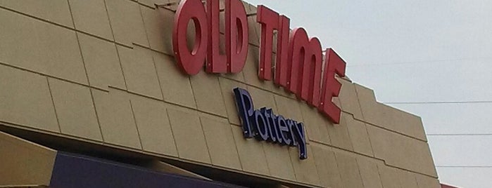 Old Time Pottery is one of สถานที่ที่ Susan ถูกใจ.