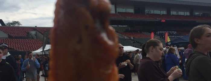 National Buffalo Wing Festival is one of Return.