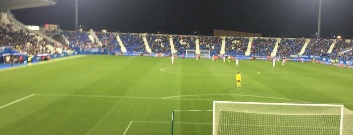 Estadio Municipal de Butarque is one of Estadios visitados.