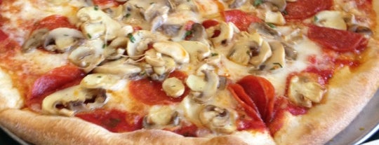 Ciro's New York Pizza is one of Camille : понравившиеся места.