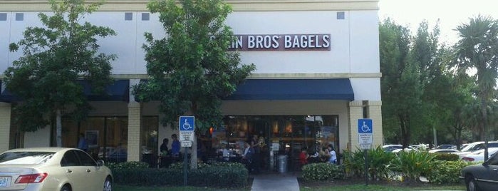 Einstein Bros Bagels is one of Carlaさんの保存済みスポット.