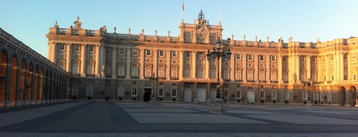 Palais royal de Madrid is one of Lugares con encanto.