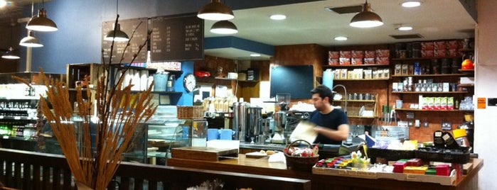 Ray's Jazz Cafe at Foyles is one of London Coffee spots.