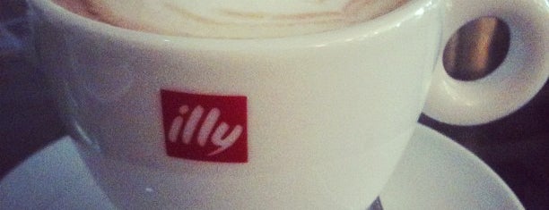 Espressamente Illy is one of Marcoさんのお気に入りスポット.