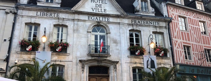 L'Hôtel de ville is one of France.
