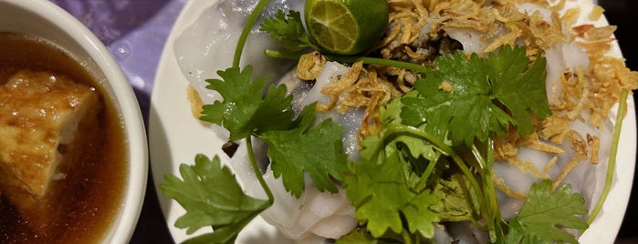 Bánh cuốn Nguyễn Bỉnh Khiêm is one of Eating Hà Nội.