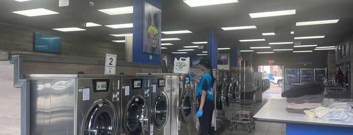Big Waves Laundromat is one of Guide to Los Angeles's best spots.