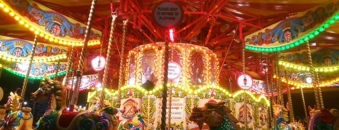 Golden Carousel is one of Tempat yang Disukai Frau.
