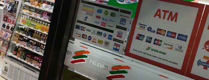 7-Eleven is one of コンビニ.