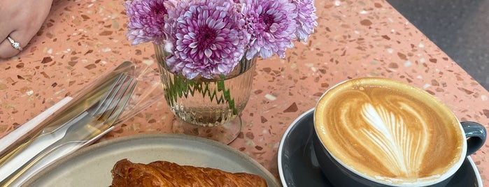 Wondering Café & Bakeshop is one of Croissant List.