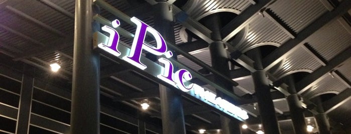 iPic Theaters Scottsdale is one of สถานที่ที่ Julie ถูกใจ.