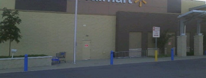 Walmart Supercenter is one of Locais curtidos por Cralie.