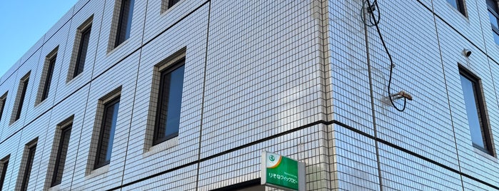 Resona Bank is one of 埼玉りそな銀行.