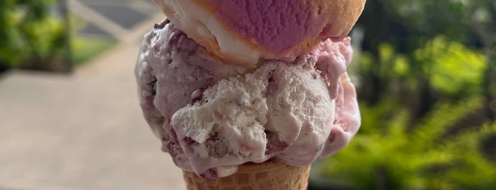 Baskin-Robbins is one of The 15 Best Ice Cream Parlors in Honolulu.