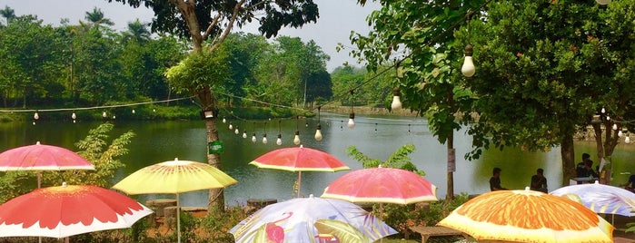 Warung Tepi Danau is one of Tempat yang Disukai Iyan.