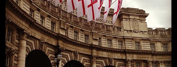 Admiralty Arch is one of London.