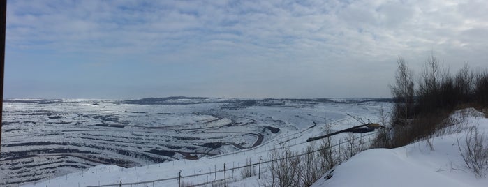 Смотровая площадка карьера "МГОКа" is one of สถานที่ที่ Olesya ถูกใจ.