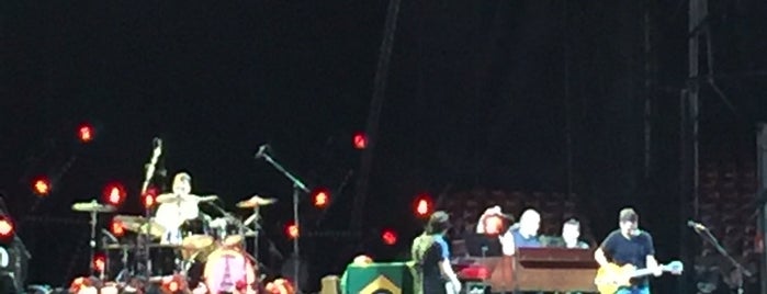 Pearl Jam - Lightning Bolt Tour (Estádio Cícero Pompeu de Toledo) is one of Posti che sono piaciuti a Carol.
