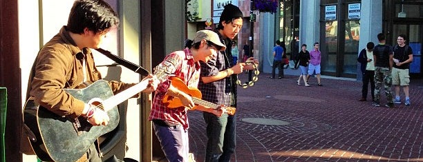 Downtown Berkeley is one of Bourbonautさんのお気に入りスポット.