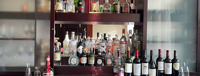 Divi Bar & Lounge is one of ABC Islands - Aruba.