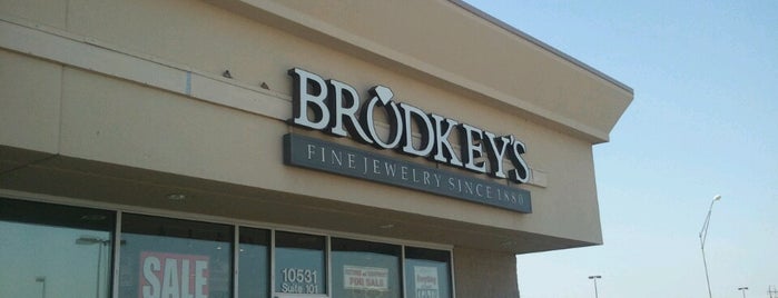 Brodkey's Jewelers is one of Ray L.'ın Beğendiği Mekanlar.