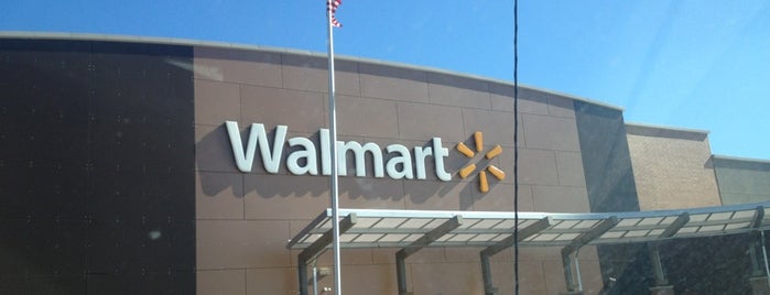 Walmart Supercenter is one of Lugares favoritos de Michael.
